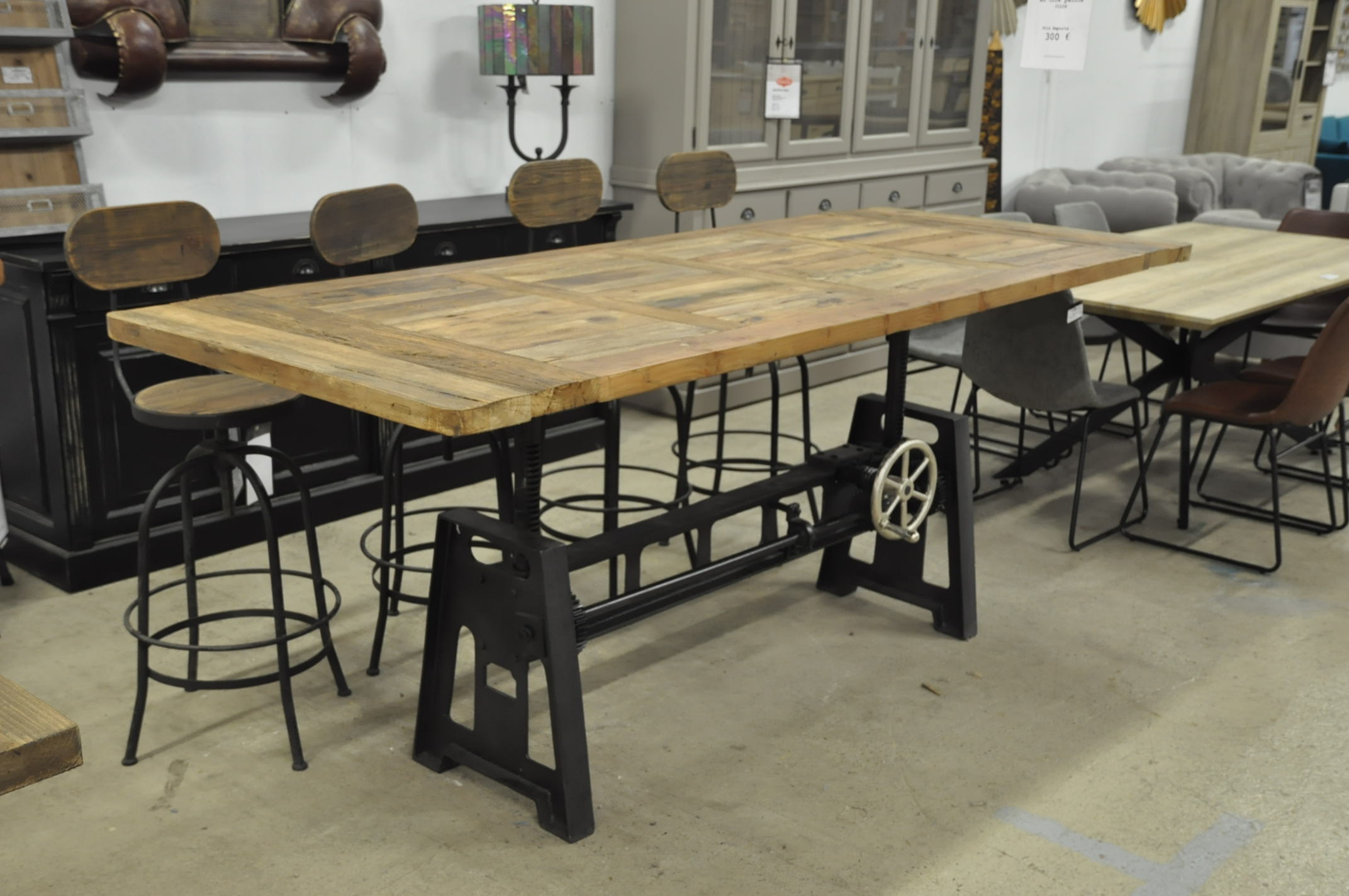 Table industrielle à manivelle avec Pied en fonte et Plateau en vieux Bois-  200x100 cm